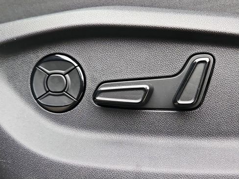 New 2026 Volkswagen Tiguan SE R-Line image 16