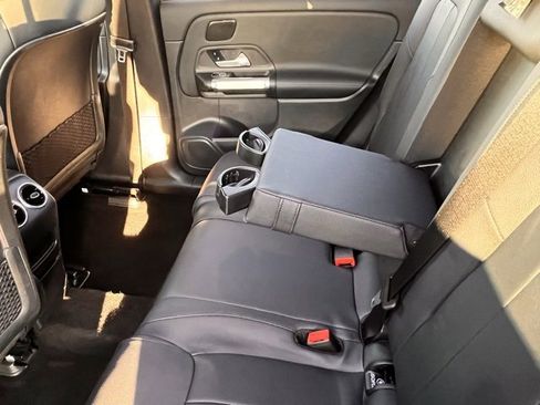 Used 2022 Mercedes-Benz EQB 350 4MATIC image 29