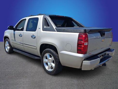 Used 2009 Chevrolet Avalanche LTZ AWD/4WD image 6
