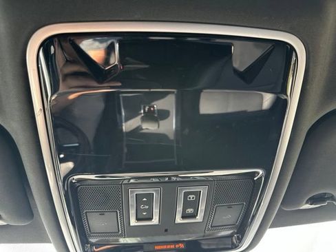 Used 2025 Land Rover Range Rover Velar Dynamic SE AWD/4WD image 22