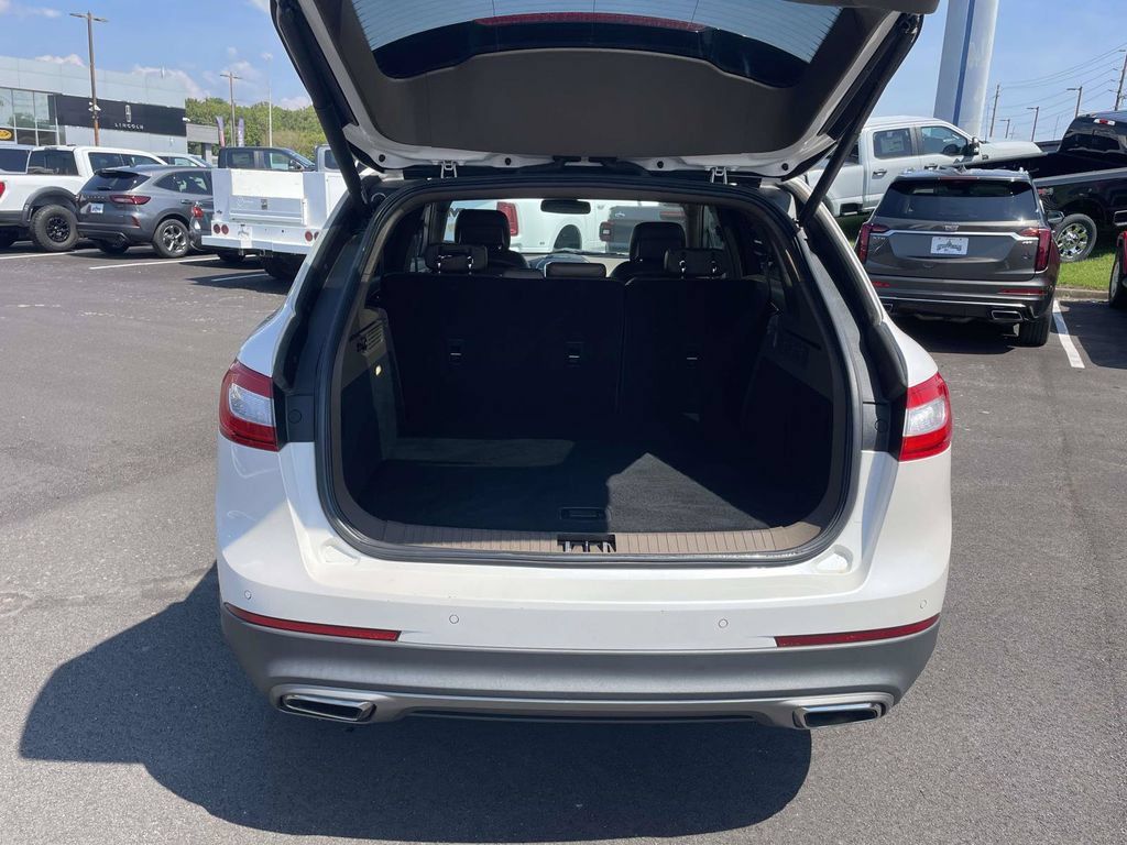 Used 2016 Lincoln MKX Reserve w/ Technology Package AWD/4WD image 10