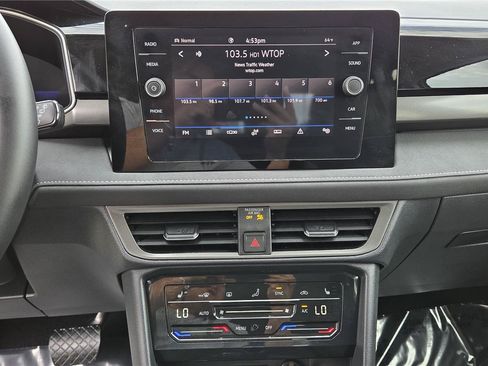 Certified 2025 Volkswagen Taos SE AWD/4WD image 22