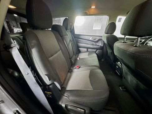 Used 2019 Nissan Pathfinder S image 22