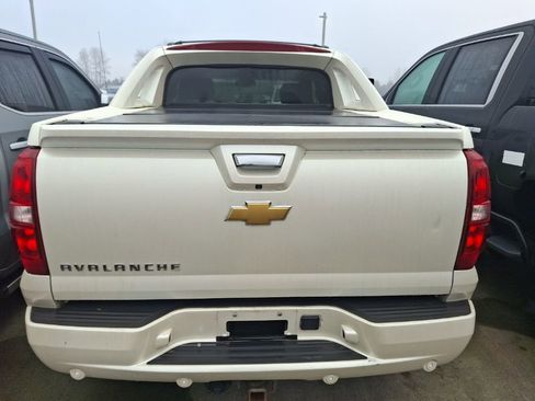 Used 2013 Chevrolet Avalanche LTZ image 9