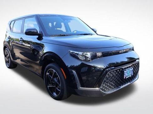 Used 2023 Kia Soul EX FWD image 2