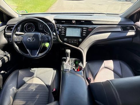 Used 2019 Toyota Camry SE w/ Convenience Package FWD image 16