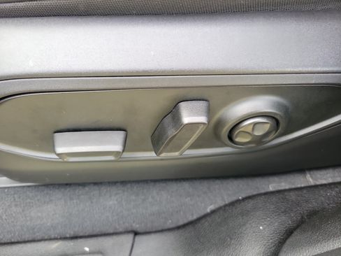 Used 2025 Jeep Grand Cherokee Limited RWD image 13