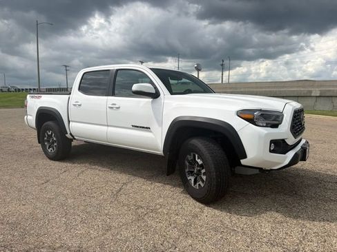 Used 2023 Toyota Tacoma TRD Off-Road w/ TRD Premium Off Road Package AWD/4WD image 2