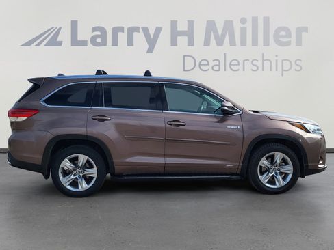 Used 2017 Toyota Highlander Limited image 6