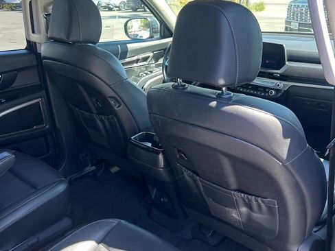 Used 2025 Kia Telluride S image 11