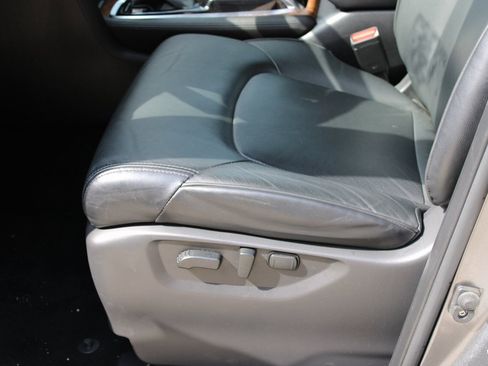 Used 2023 Nissan Armada SL w/ Captain's Chairs Package image 16