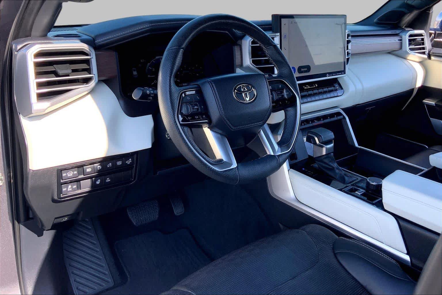 Used 2023 Toyota Sequoia Capstone AWD/4WD image 17
