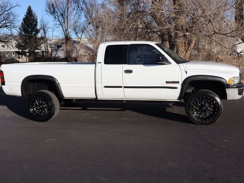 Used 2001 Dodge Ram 2500 Truck ST image 3