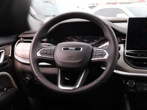 Used 2025 Jeep Compass Limited AWD/4WD image 24