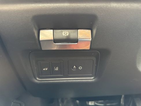 Used 2019 Jaguar E-PACE SE image 44