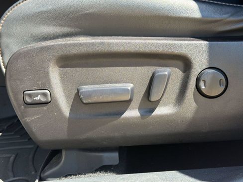 Used 2016 Toyota Highlander Limited FWD image 14