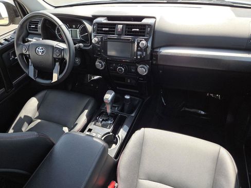 Used 2018 Toyota 4Runner TRD Off-Road Premium AWD/4WD image 18