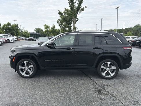 Used 2023 Jeep Grand Cherokee Limited w/ Trailer Tow Prep Group (B) AWD/4WD image 4