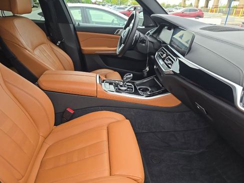 Used 2019 BMW X5 xDrive50i w/ M Sport Package AWD/4WD image 8