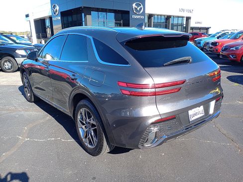 Used 2022 Genesis GV70 2.5T w/ Advanced Package image 5