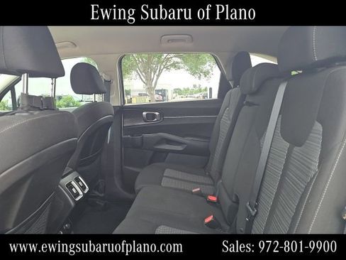 Used 2022 Kia Sorento LX image 7