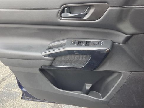 Used 2025 Nissan Pathfinder SV FWD image 28