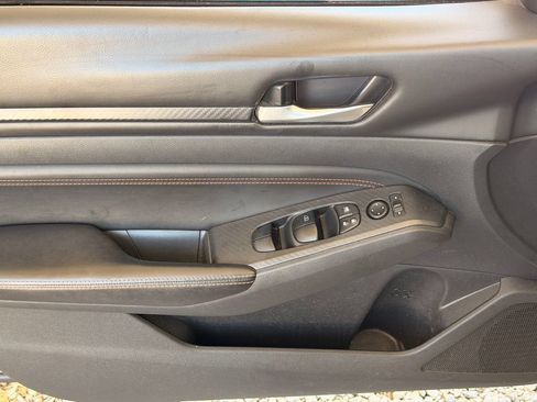Used 2021 Nissan Altima 2.5 SR w/ SR Premium Package FWD image 3