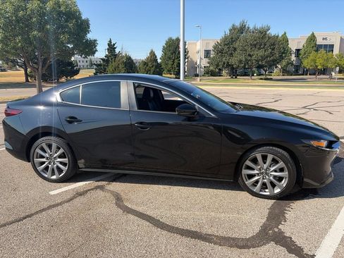 Used 2022 MAZDA MAZDA3 s FWD image 4