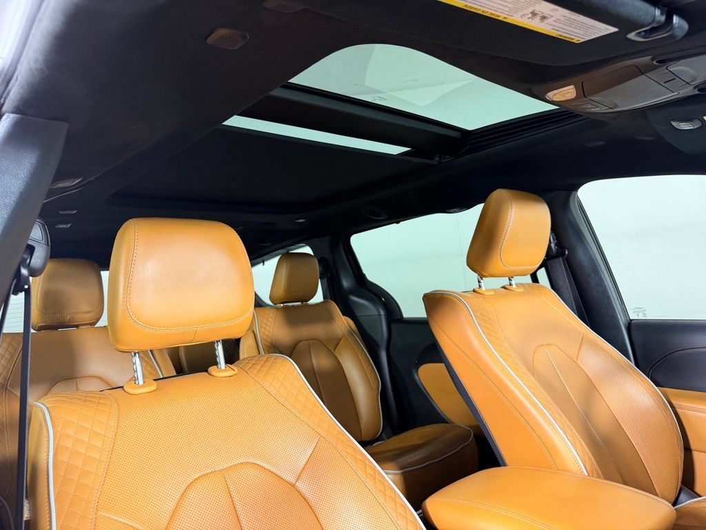 Used 2023 Chrysler Pacifica Pinnacle FWD image 35