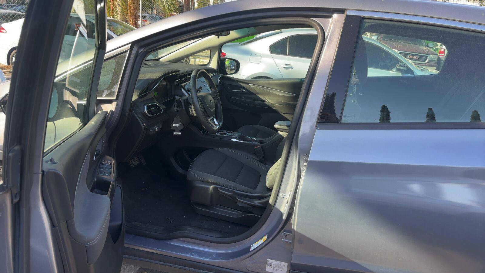 Used 2023 Chevrolet Bolt LT w/ Driver Confidence Package FWD image 5