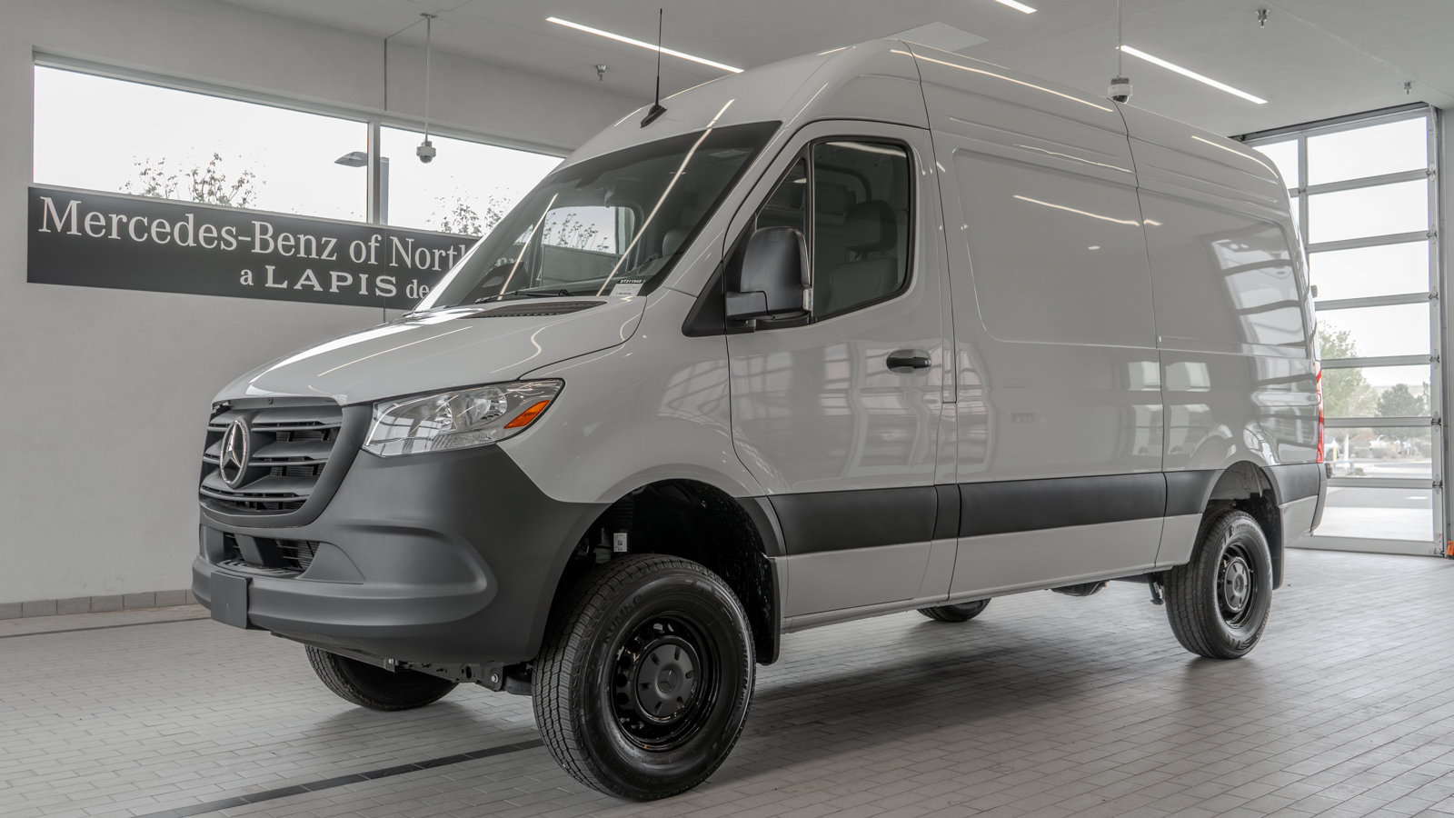 Used 2025 Mercedes-Benz Sprinter 2500 image 3