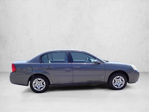 Used 2007 Chevrolet Malibu LS FWD image 2