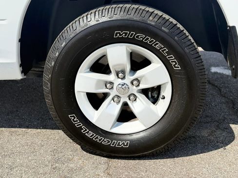 Used 2019 RAM 1500 Classic SLT w/ Luxury Group image 39