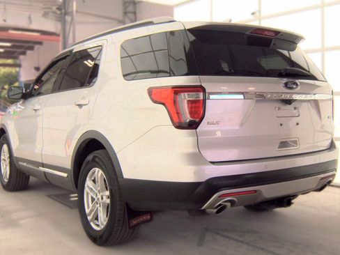 Used 2017 Ford Explorer XLT w/ Equipment Group 201A AWD/4WD image 5