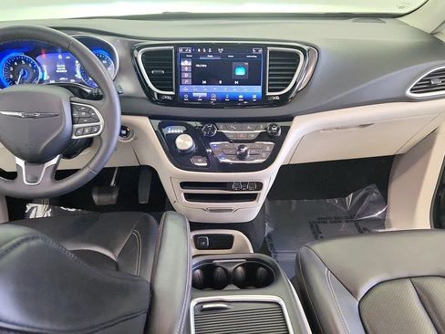 Used 2023 Chrysler Pacifica Touring-L FWD image 27