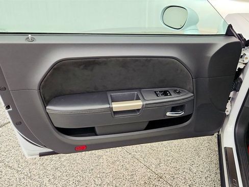 Used 2012 Dodge Challenger SRT8 RWD image 11