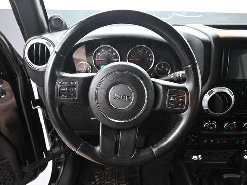 Used 2013 Jeep Wrangler Unlimited Rubicon w/ Connectivity Group AWD/4WD image 19