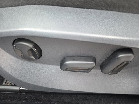 Used 2022 Volkswagen Taos SE w/ Panoramic Sunroof Package image 15