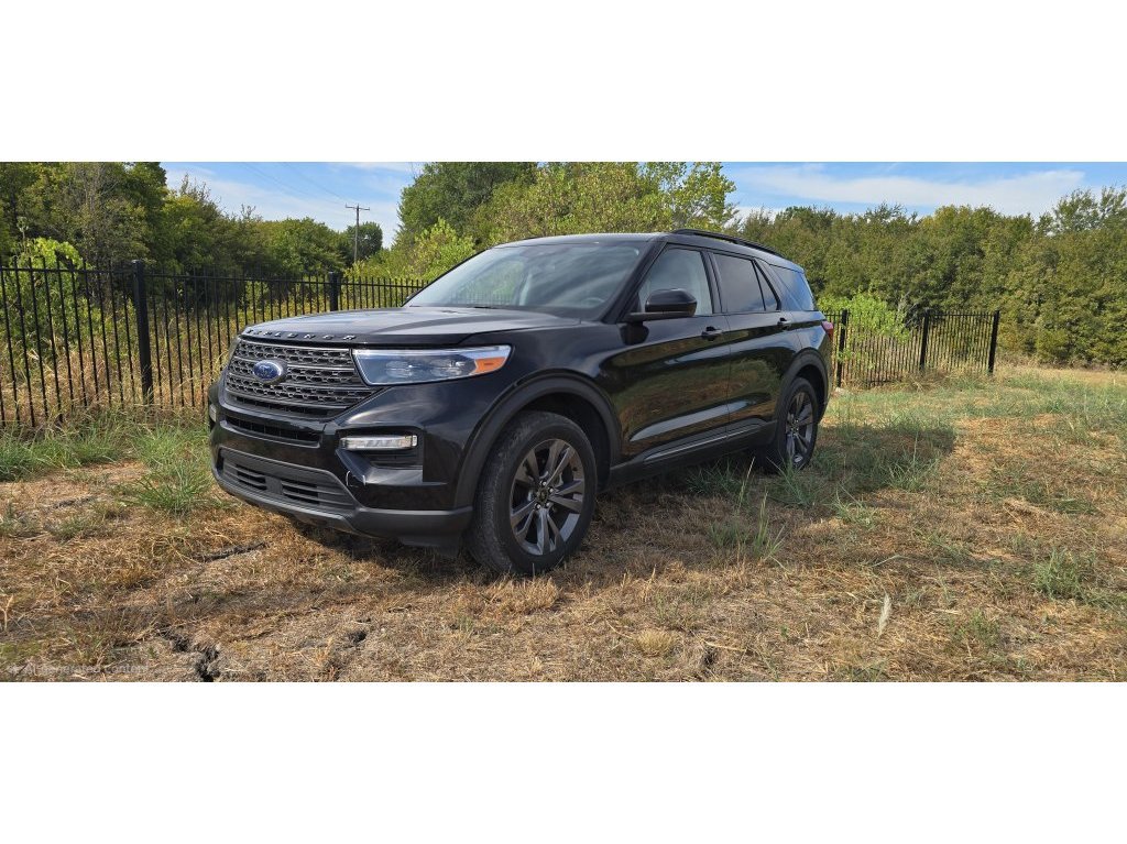 Used 2024 Ford Explorer XLT w/ Equipment Group 202A AWD/4WD image 1