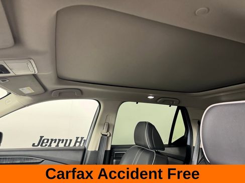 Used 2025 Honda Pilot Elite image 3