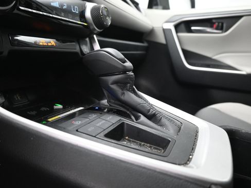 Used 2024 Toyota RAV4 XLE image 31