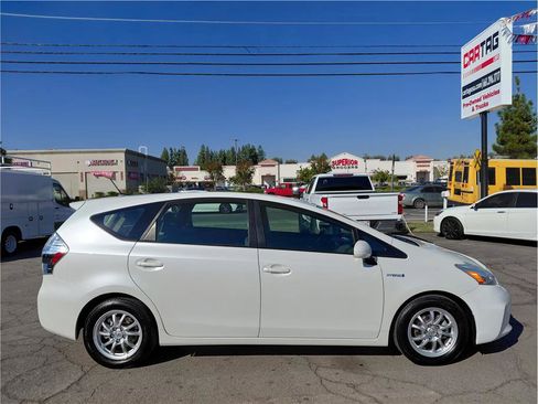 Used 2014 Toyota Prius V Two image 5