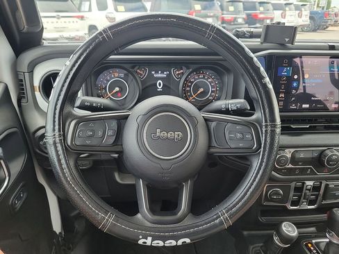 Used 2025 Jeep Gladiator Sport AWD/4WD image 24