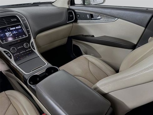 Used 2019 Lincoln Nautilus Reserve w/ Driver Assistance Package image 26