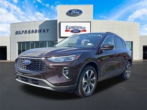 Used 2023 Ford Escape Platinum image 2