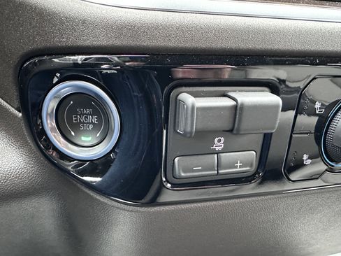 Used 2025 Chevrolet Silverado 1500 LT w/ Leather Package image 16