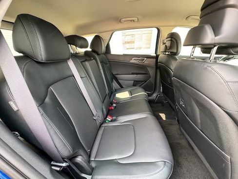Certified 2025 Kia Sportage EX image 19
