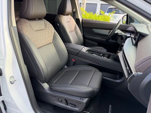 Certified 2025 Nissan Murano Platinum w/ Cargo Package AWD/4WD image 20