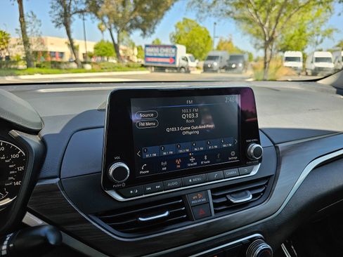 Used 2024 Nissan Altima 2.5 SV image 29