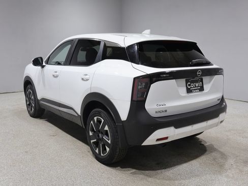 Used 2025 Nissan Kicks SV AWD/4WD image 6